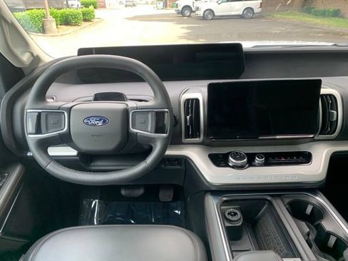 Certified 2025 Ford Expedition Active AWD/4WD image 23