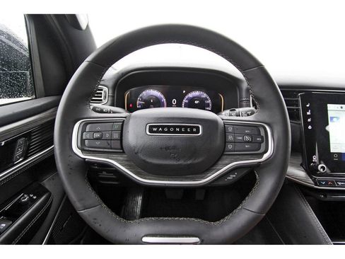 Used 2024 Jeep Wagoneer L Series III w/ Flexible Seating Group AWD/4WD image 15