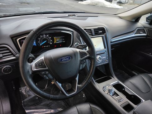 Used 2020 Ford Fusion Titanium image 18