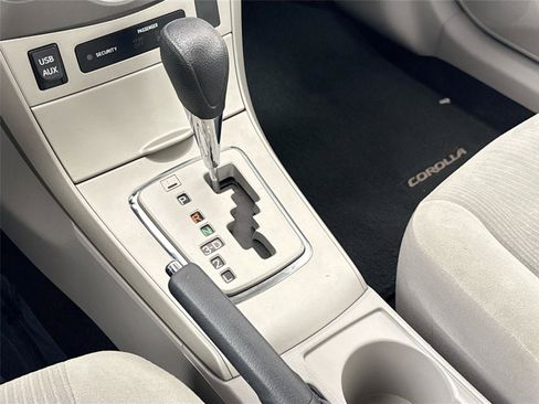 Used 2013 Toyota Corolla LE FWD image 22
