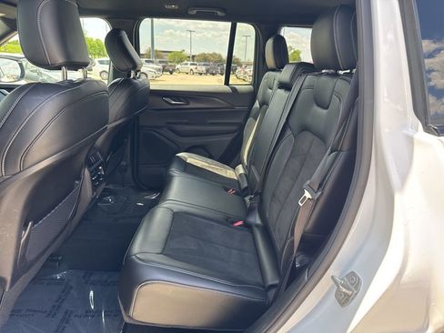 Used 2025 Jeep Grand Cherokee Altitude AWD/4WD image 20