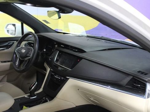 Used 2018 Cadillac XT5 AWD image 12