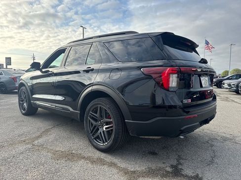 Used 2025 Ford Explorer ST-Line w/ Premium Package image 4