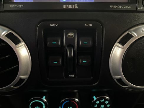 Used 2016 Jeep Wrangler Unlimited Sahara w/ Connectivity Group AWD/4WD image 21