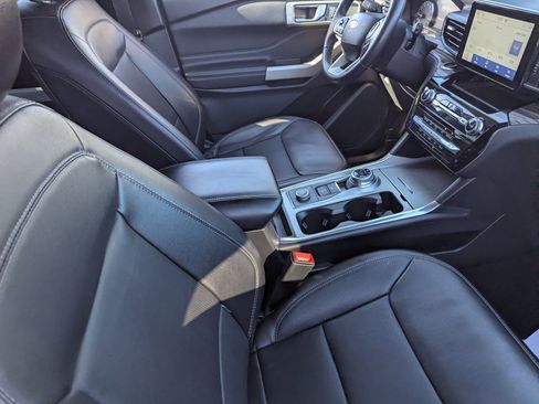 Certified 2024 Ford Explorer Limited image 12