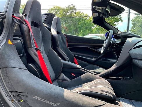 Used 2026 McLaren 750S Spider RWD image 8