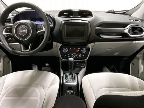 Used 2021 Jeep Renegade Latitude w/ Sun & Sound Group image 15