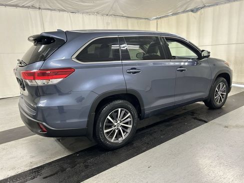 Used 2018 Toyota Highlander XLE AWD/4WD image 2