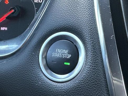 Used 2023 Chevrolet Traverse LT FWD image 18