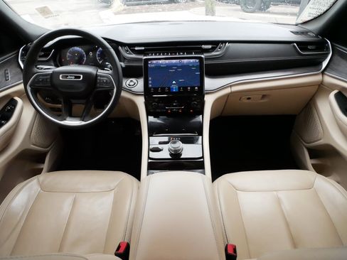 Used 2023 Jeep Grand Cherokee Limited w/ MOPAR Finishing Package image 10