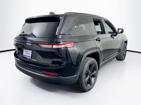 Used 2023 Jeep Grand Cherokee Altitude AWD/4WD image 5