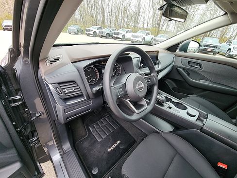 Used 2023 Nissan Rogue S image 14