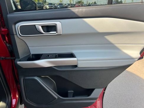 Used 2024 Ford Explorer XLT w/ Equipment Group 202A AWD/4WD image 12