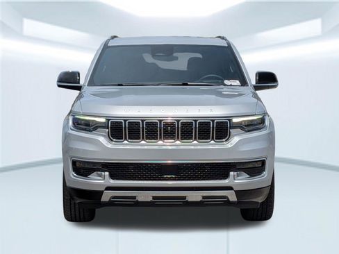 Used 2024 Jeep Wagoneer Series III w/ Convenience Group I AWD/4WD image 11