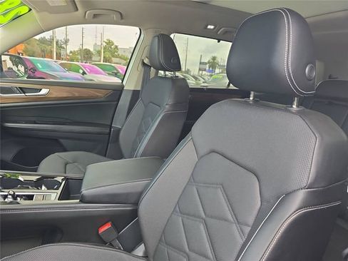 Used 2024 Volkswagen Atlas SE FWD image 18