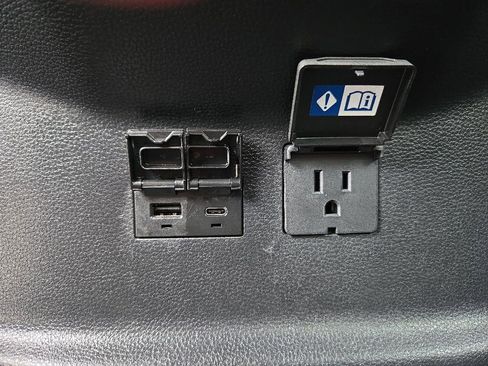 Used 2024 Toyota Tundra Limited AWD/4WD image 50