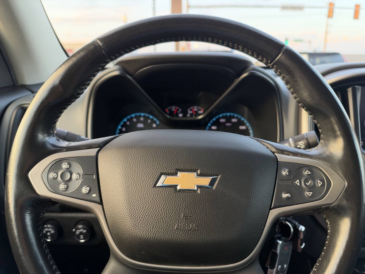 Used 2019 Chevrolet Colorado Z71 w/ Z71 Midnight Edition AWD/4WD image 12