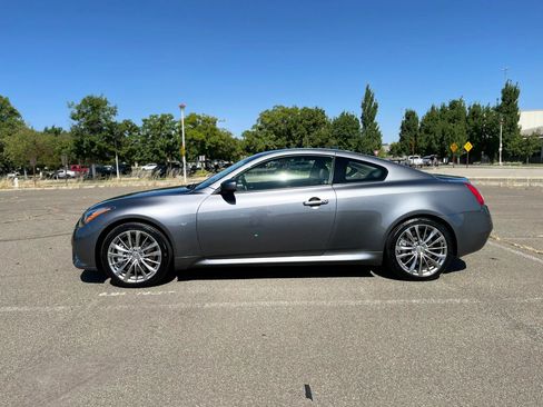 Used 2015 INFINITI Q60 Sport RWD image 8
