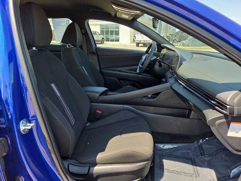 Used 2025 Hyundai Elantra SEL FWD image 15