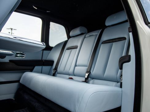 New 2026 Rolls-Royce Cullinan image 37