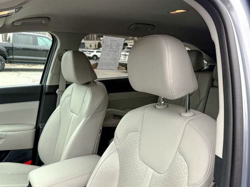 Used 2023 Kia Sorento S image 15