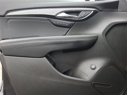 Used 2023 Buick Envision Essence image 12