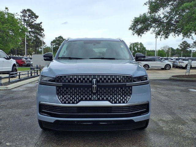 New 2026 Lincoln Navigator Premiere AWD/4WD image 3