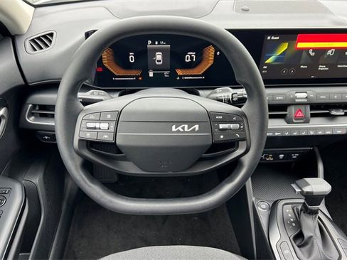 New 2025 Kia K4 LX image 16