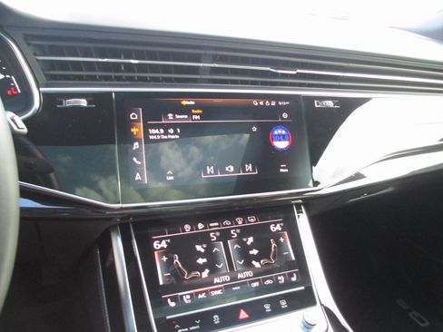 Used 2022 Audi Q8 Prestige image 26