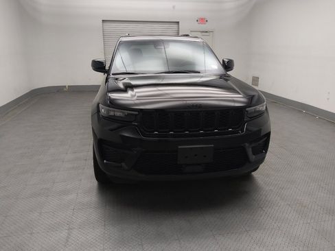 Used 2023 Jeep Grand Cherokee Altitude AWD/4WD image 14