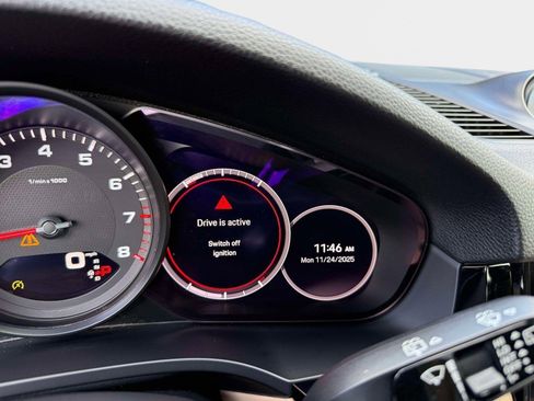 Used 2022 Porsche Cayenne w/ Premium Package image 54