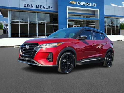 Used 2022 Nissan Kicks SR w/ Premium Package image 2