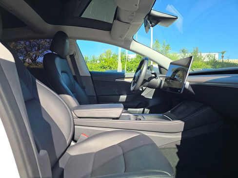 Used 2023 Tesla Model 3 Standard Range image 11