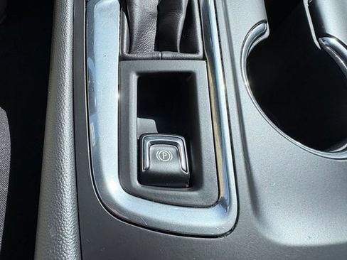 Used 2022 Chevrolet Equinox LS w/ LS Convenience Package FWD image 22