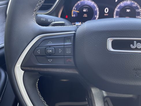 Used 2023 Jeep Grand Cherokee L Limited w/ Black Appearance Package image 19