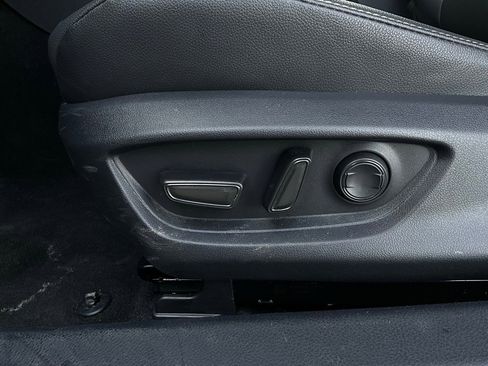 Used 2025 Toyota Camry SE image 11