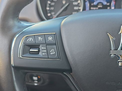 Used 2020 Maserati Levante GranLusso image 20