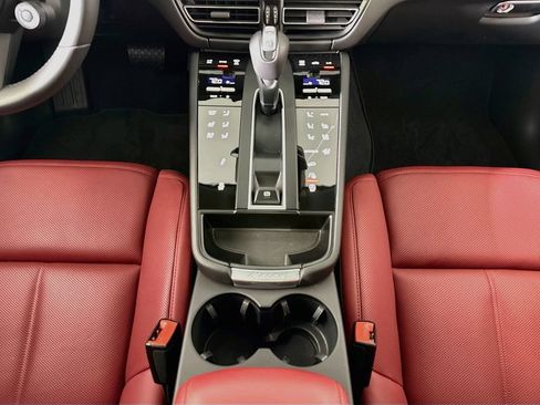 Certified 2026 Porsche Macan Turbo AWD/4WD image 16