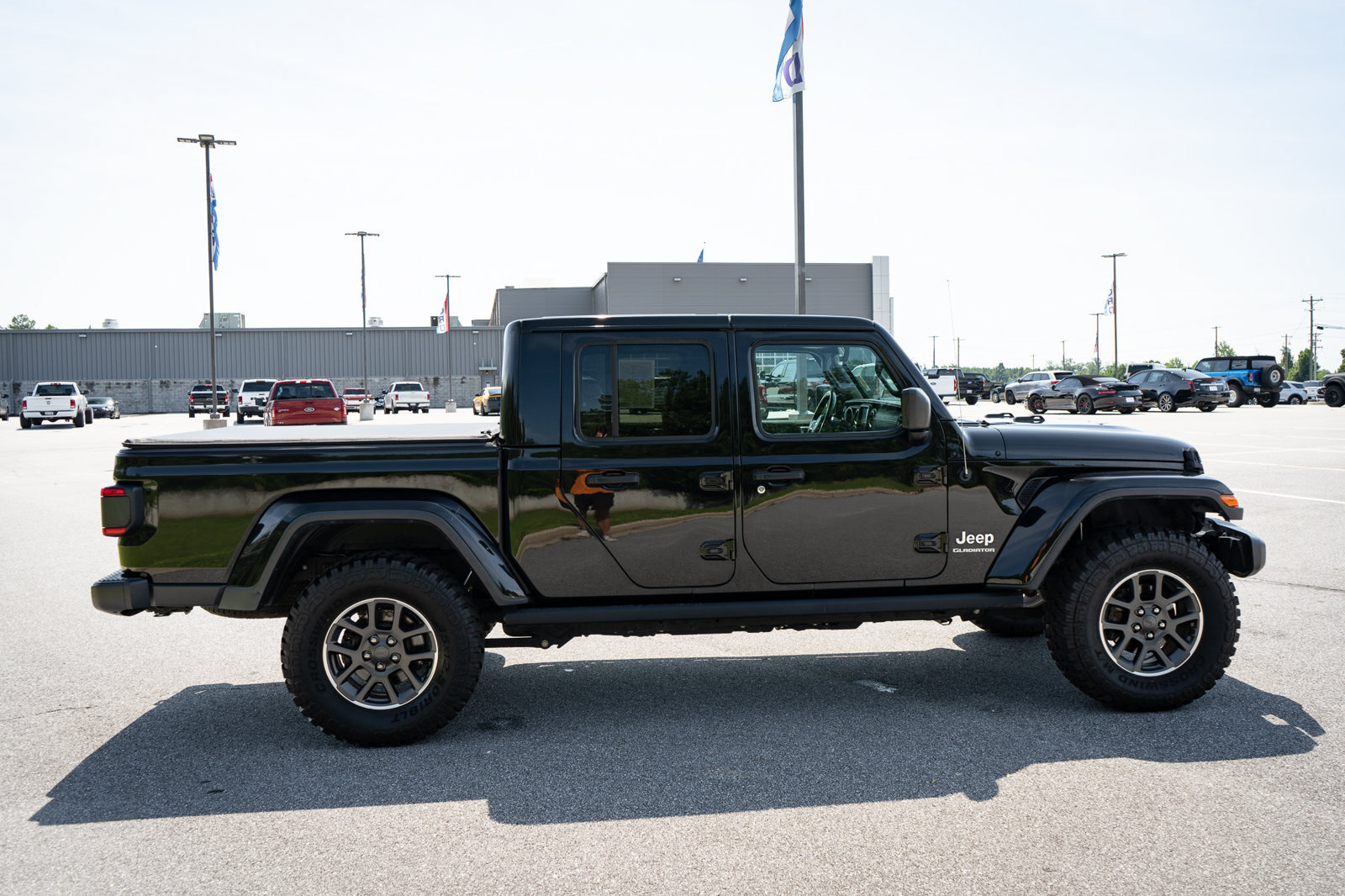 Used 2020 Jeep Gladiator Overland AWD/4WD image 11