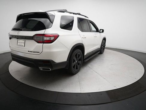 Certified 2025 Honda Pilot Black Edition image 32