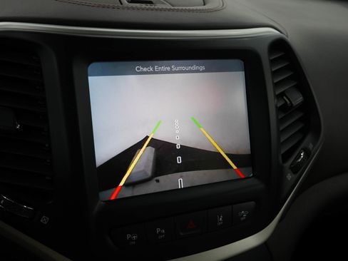 Used 2016 Jeep Cherokee Overland w/ Technology Group AWD/4WD image 22