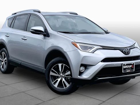 Used 2018 Toyota RAV4 XLE image 3