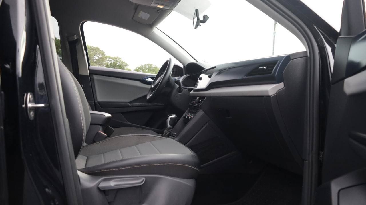 Used 2022 Volkswagen Taos SE FWD image 17