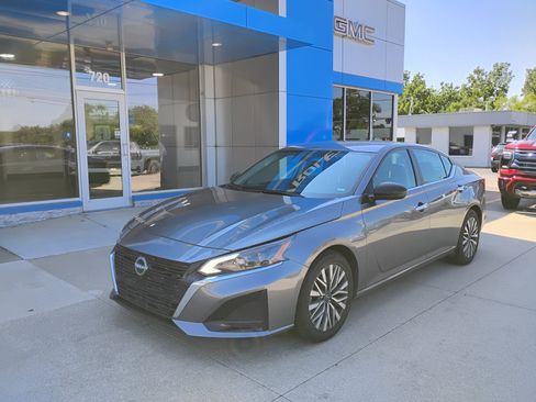 Used 2024 Nissan Altima 2.5 SV FWD image 13