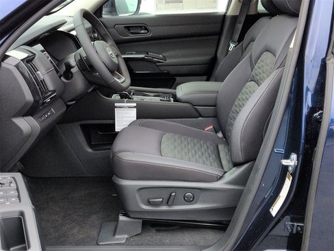 New 2025 Nissan Pathfinder SV image 14