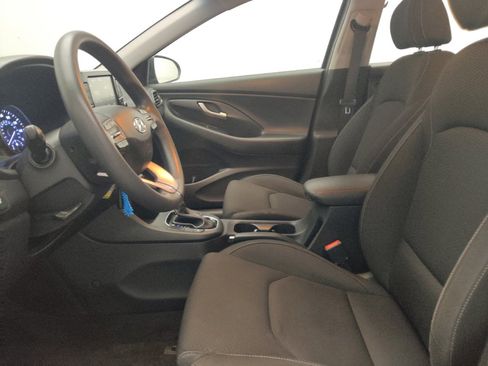 Used 2019 Hyundai Elantra GT FWD image 17