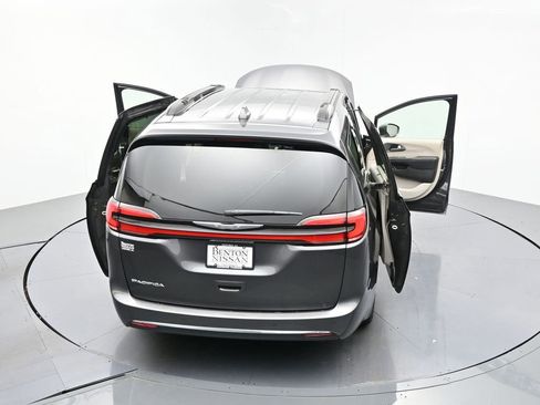 Used 2022 Chrysler Pacifica Touring-L FWD image 28
