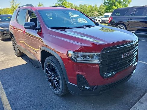 Used 2023 GMC Acadia SLT w/ Elevation Edition FWD image 2