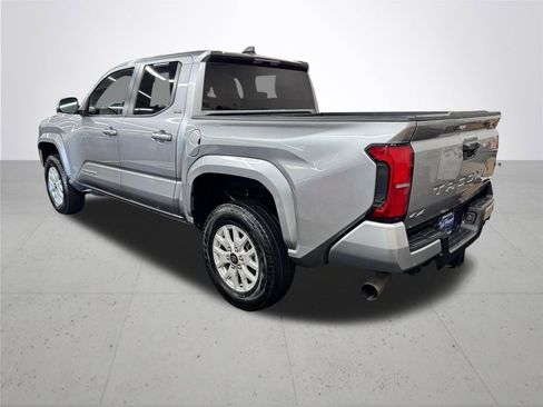 Used 2024 Toyota Tacoma SR5 AWD/4WD image 4