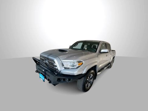 Used 2016 Toyota Tacoma TRD Sport w/ Premium & Technology Package AWD/4WD image 4